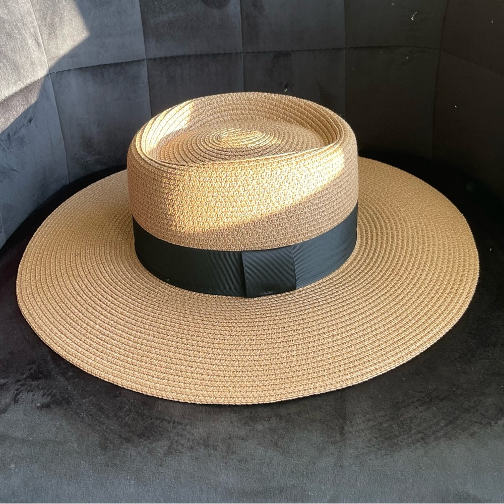 NWT Norla Canada Stylish Tan Straw Hat with Black Band